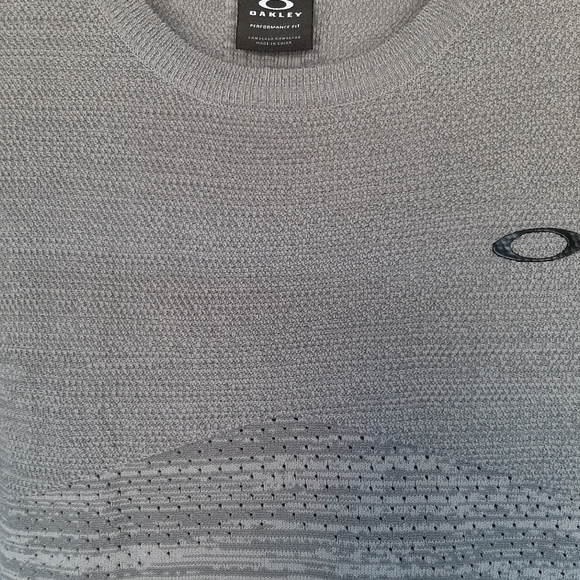 OAKLEY- 100% Authentic Top Tee Jersey for men - Size: S - Picture 3 of 11